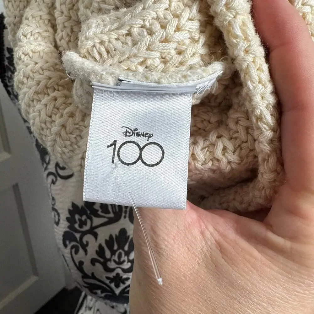 Disney 100 cream knit beanie Minnie Mouse. Casual cozy warm